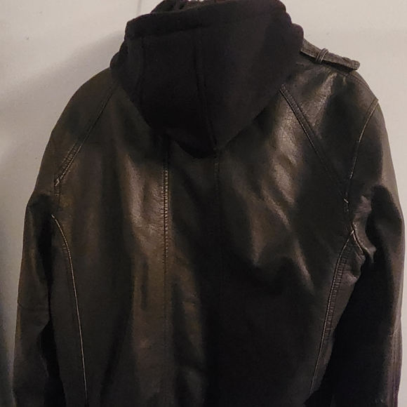 Guess faux leather jacket with removable hood. - Picture 10 of 11